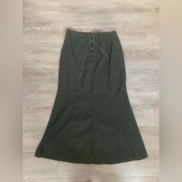 Mopgan Yangkuo Dresses & Skirts - Mopgan Yangkuo Olive A-Line Skirt with Lace-Up Accent Size XL